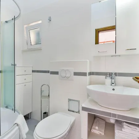 Apartment Villa Andjelka-7 By Interhome