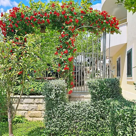 Apartamento Andjelka-7 By Interhome